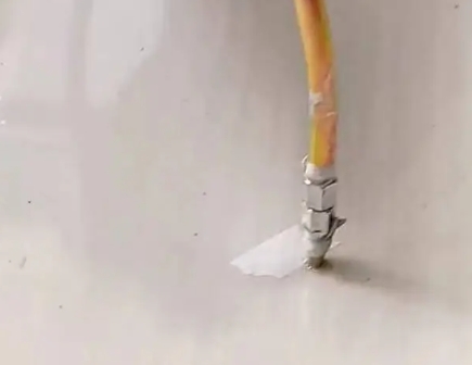 丰南瓷砖空鼓维修公司专业解答在瓷砖铺贴过程中，如果使用的砂料过粗（如全部使用了粗砂），可能会导致以下问题